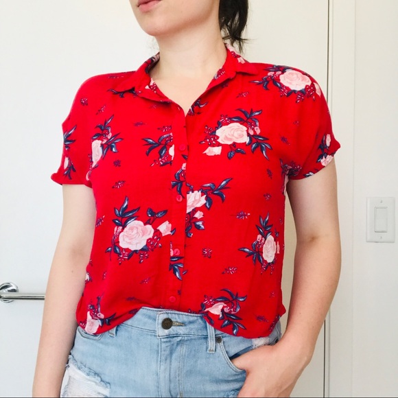 Fun Red Floral buttondown Blouse - Picture 1 of 6